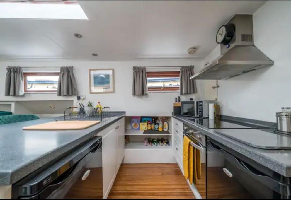 Historic Dutch Barge, Idyllic Location Bateau-hôtel Londres